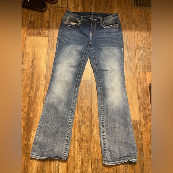 Vigoss Heritage fit bootcut jeans bought from Maurice’s. Length 32 inches. - Picture 2 of 2